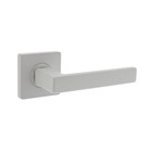 Intersteel deurkruk op vierkant rozet - Hera - wit